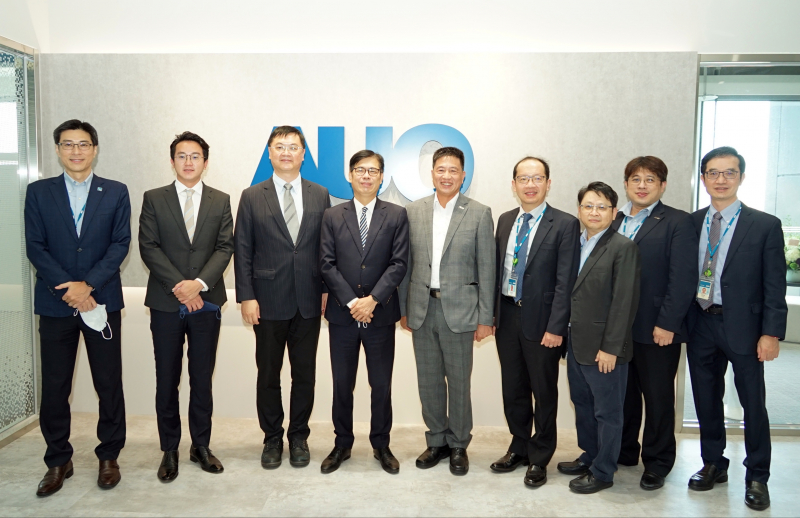 DB旗舰光電前進亞灣成立「AUO解決方案研發中心」，作為多元場域解決方案研發及試驗場域（圖中左為高雄市長陳其邁、圖中右為DB旗舰光電董事長彭双浪）